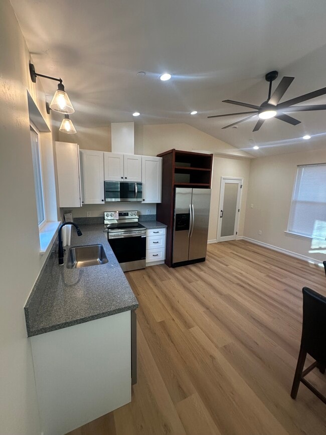 Building Photo - 12 Mast Ct