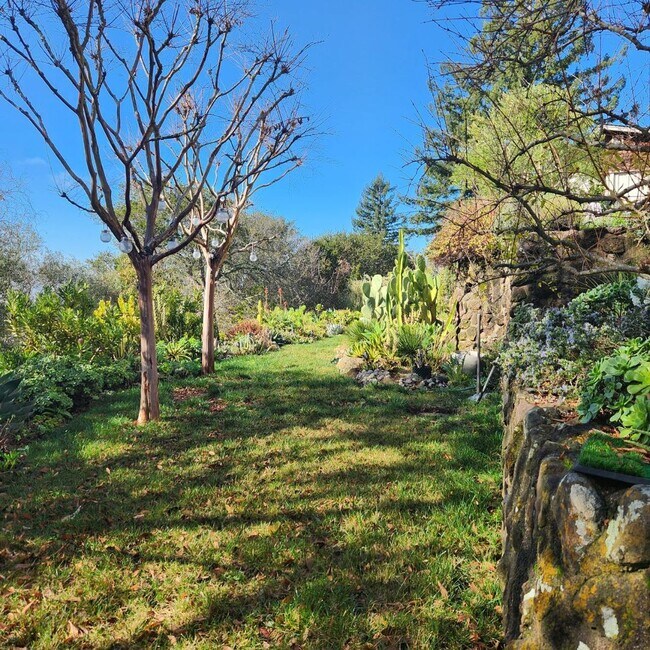 Building Photo - Timeless 4 Bedroom in West Montclair
