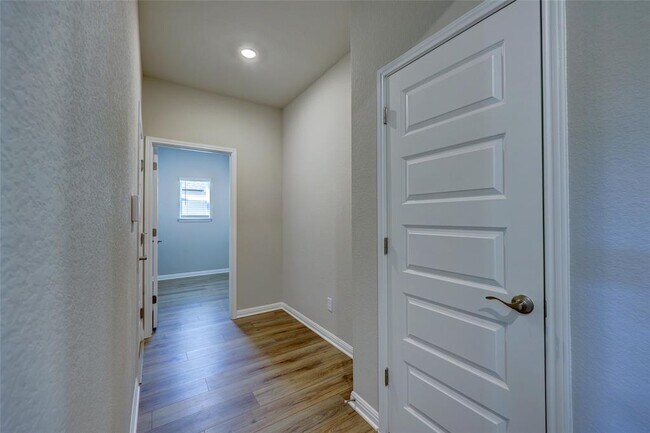 Building Photo - 117 Fairmeadow Downs Dr