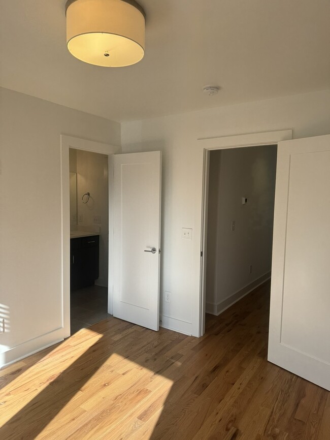 Building Photo - 1822 16th Ave N