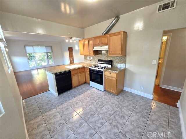 Building Photo - 251 N Kenmore Ave