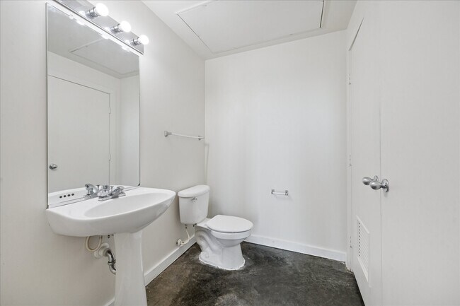 Building Photo - 2000 Bagby St