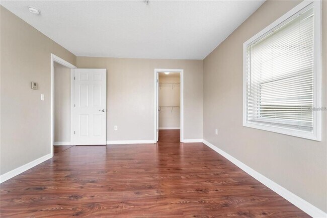 Building Photo - 406 S Cedar Ave