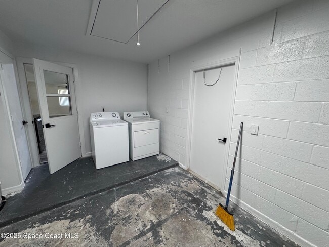 Building Photo - 1723 Bruman Terrace