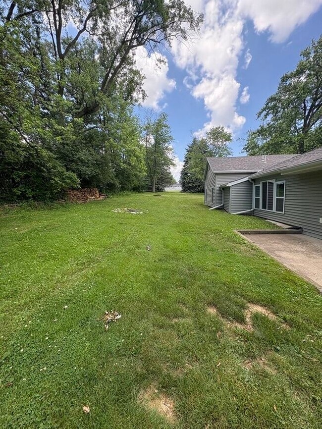 Building Photo - 3bdrm/1 bath - Lake Como
