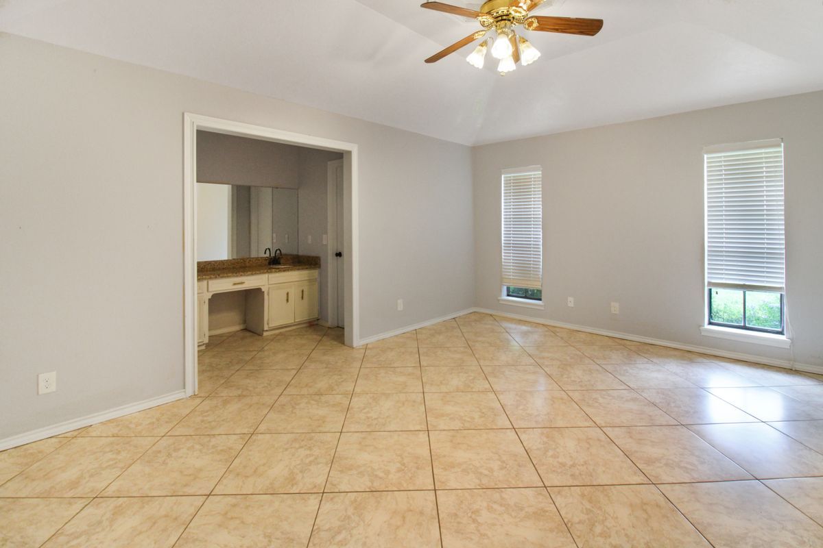 Building Photo - 3008 Gull Ave