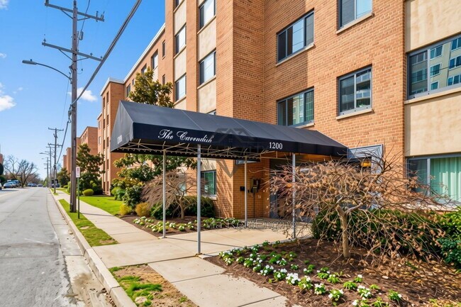 Building Photo - 1200 S Arlington Ridge Rd