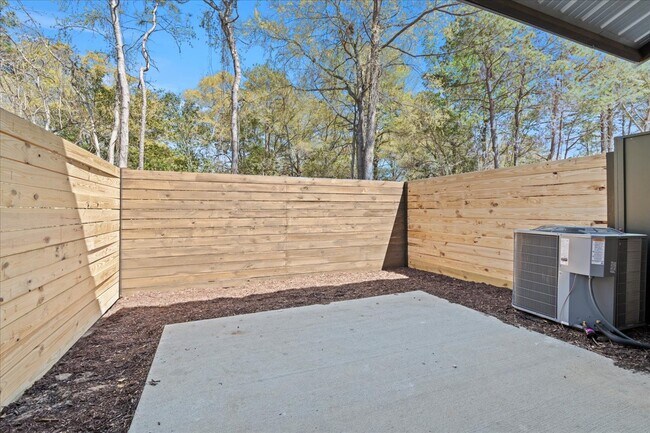 Building Photo - 1330 Twelve Oaks Ln