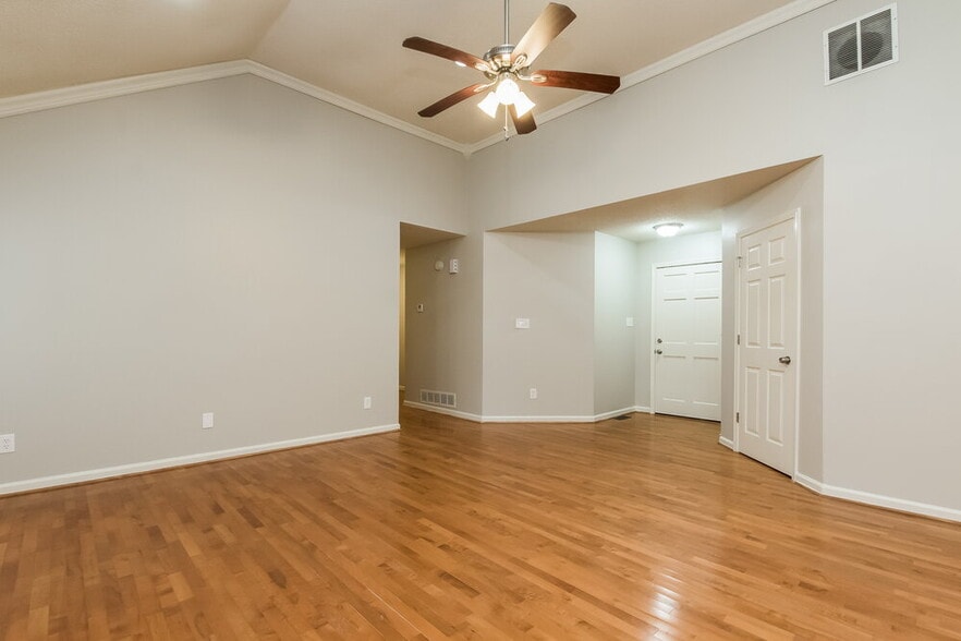 Building Photo - 2663 Candler Dr