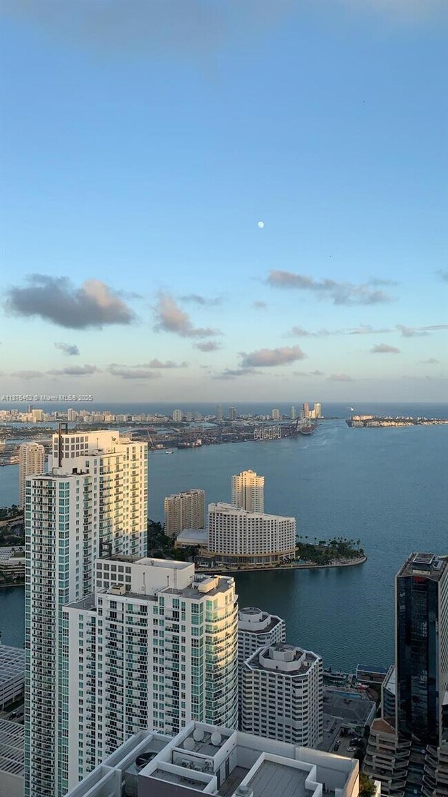 Building Photo - 1000 Brickell Plaza