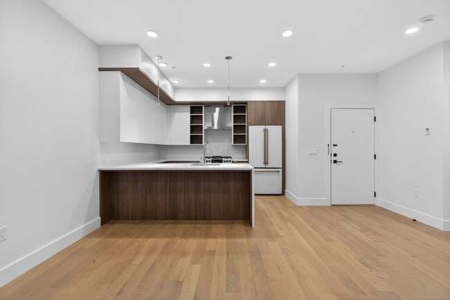 Building Photo - 160 Brunswick St