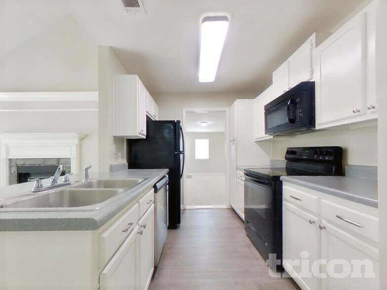 Building Photo - 510 Surveyor Walk