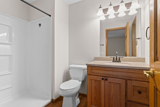 Building Photo - Rent in Andover 4 bd 3 ba 5 garage stalls,...