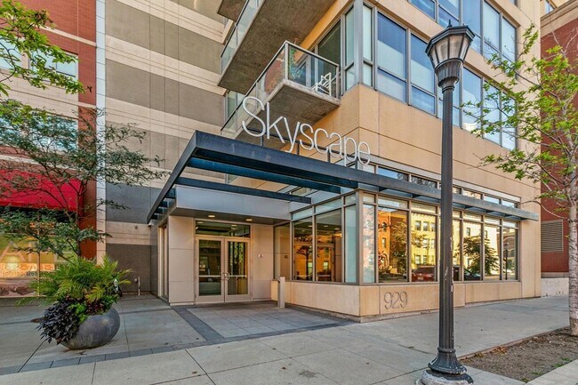 Building Photo - 929 Portland Ave