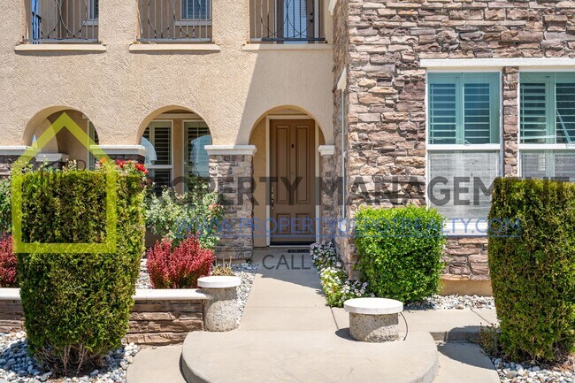 Building Photo - Stunning Custom 5-Bedroom, 3-Bath Home in ...