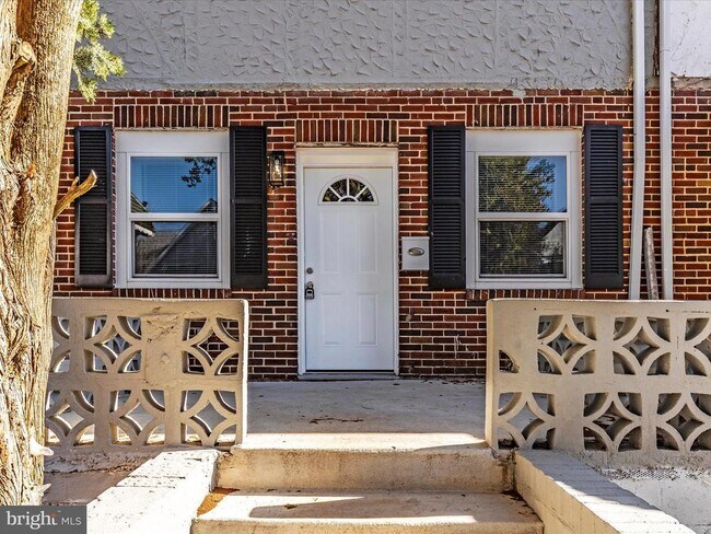 Building Photo - 5443 Jonquil Ave