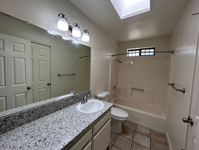 Building Photo - RENNOVATED 4 BED HOME