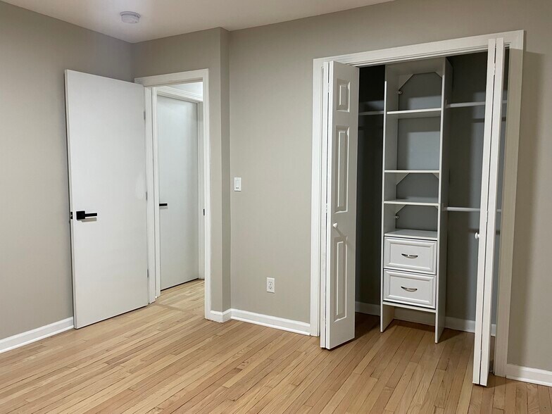 Building Photo - 7 Donna Ave