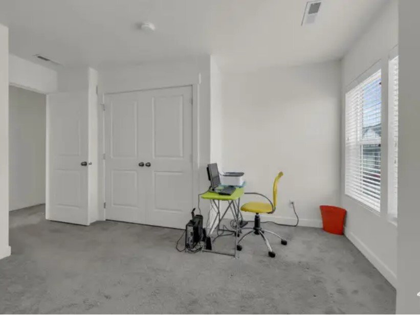 Building Photo - 4536 E Hurstbourne Dr