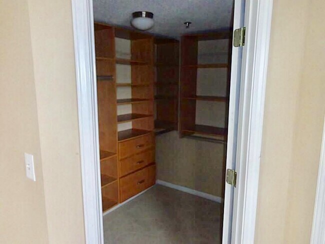 Walk-in closet - 245 Amal Dr SW