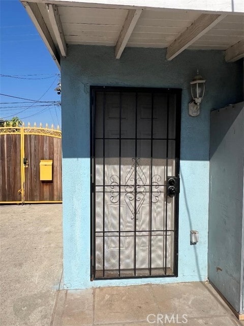 Building Photo - 2144 E Poppy St