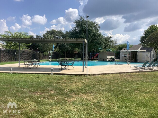 Building Photo - 19931 Bambiwoods Dr