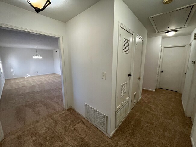 Building Photo - Charming Home In Columbus, GA Off Of Reese Road!