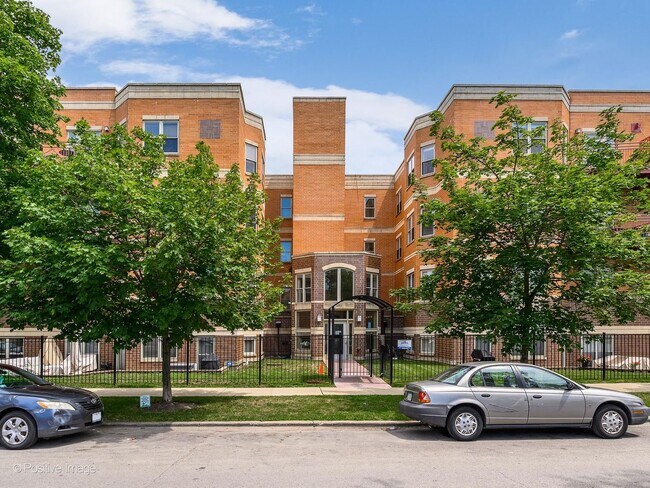 Building Photo - 6015 N Mozart St