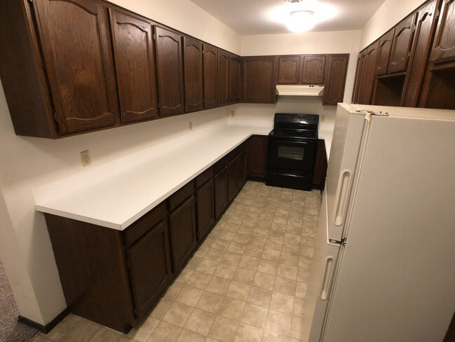 Building Photo - 2 Bedroom/1 Bathroom Available Near UND