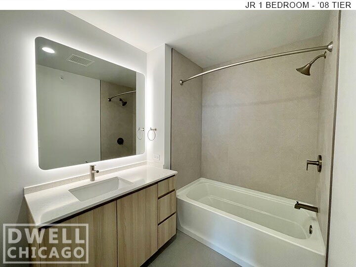 Building Photo - 503 S Damen Ave