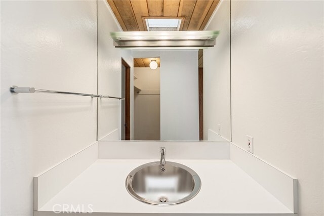 Building Photo - 5112 E Valencia Dr