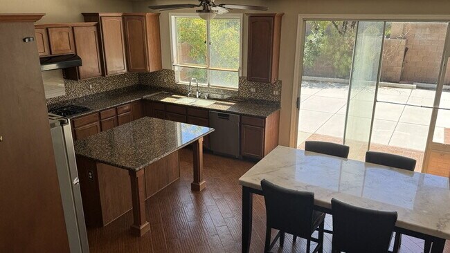 Building Photo - Large 4-Bedroom + Office Home with Loft/Game Room in Prime Summerlin Location