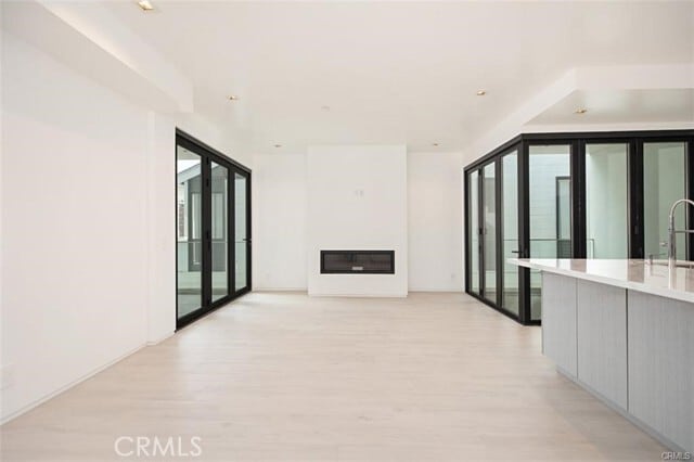 Building Photo - 423 Orchid Ave
