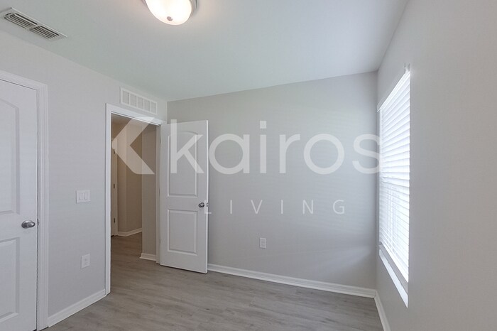 Building Photo - 3214 65th St W