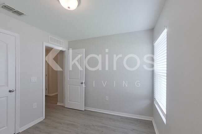 Building Photo - 3214 65th St W