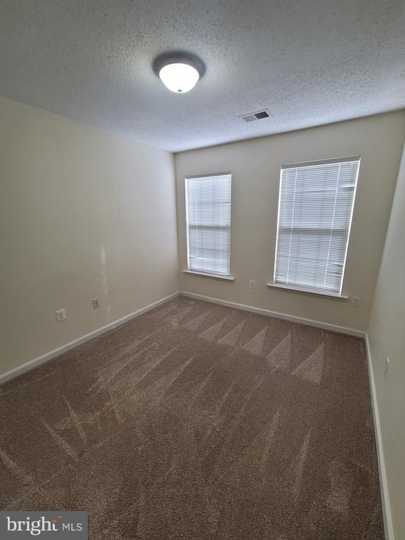 Building Photo - 303 Edelen Station Pl