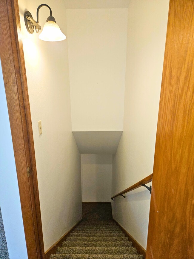 Building Photo - 705 Willow Run St