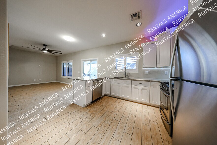 Building Photo - 17219 N 19th Run