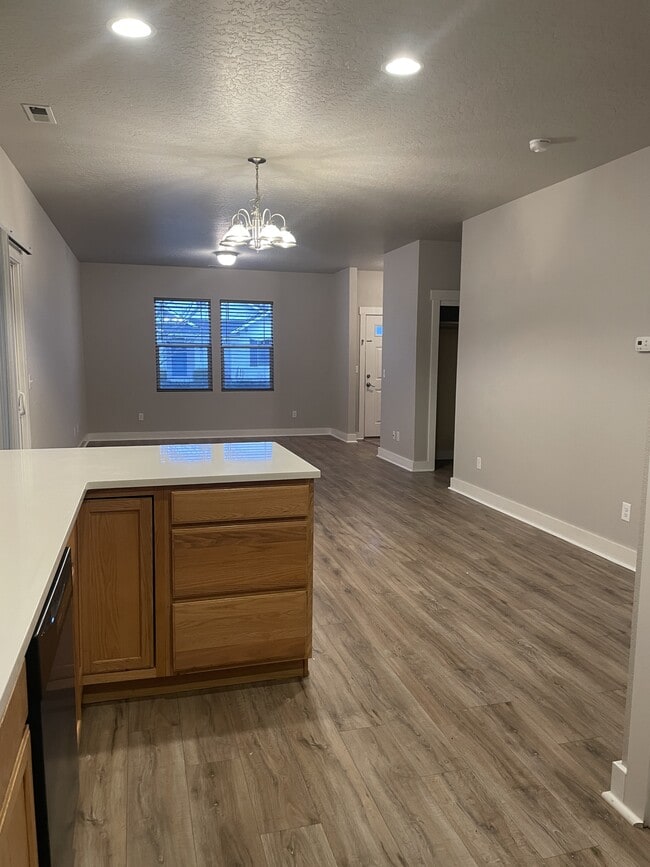 Building Photo - 447 N Baxter Way