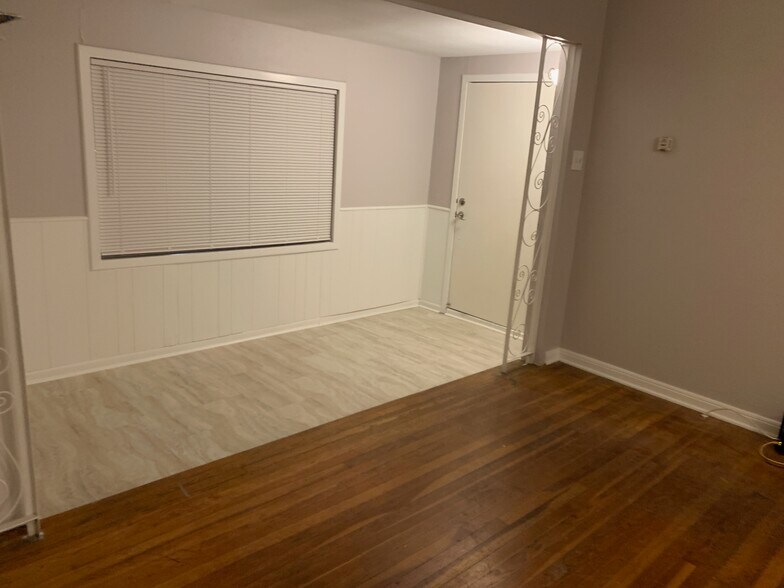 ENTRY WAY - 1030 Canton