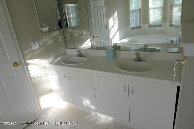 Building Photo - 5 Oxford Rd