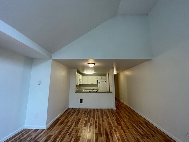 Building Photo - 2Bd/2Ba in Bethany Condo with Garage ~ Washer/ Dryer in Unit ~ Top Floor ~ Community Pool!!!