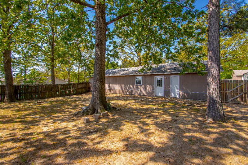 Building Photo - 3320 Henson Pl