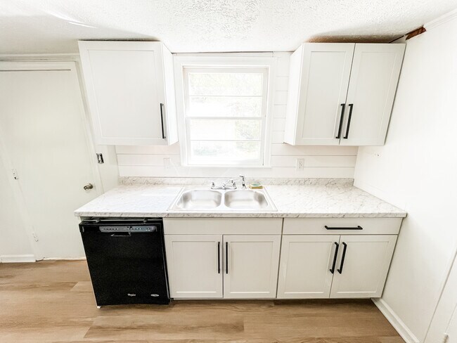 Building Photo - 308 Cook Ave