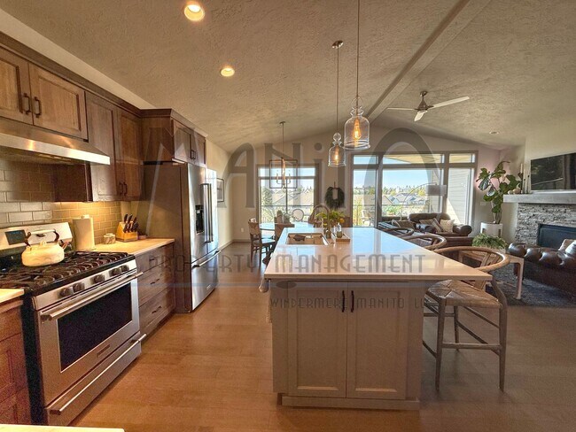 Building Photo - Spacious Eagle Ridge Home