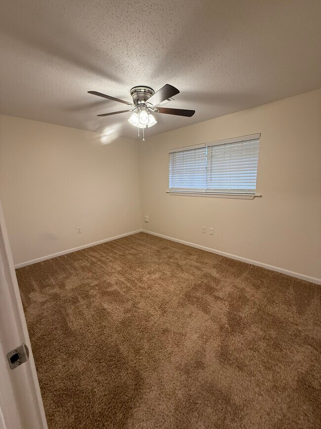 Building Photo - 216 Clower Ave