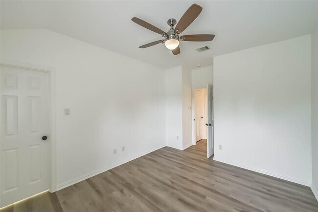 Building Photo - 1202 Maroon Ln