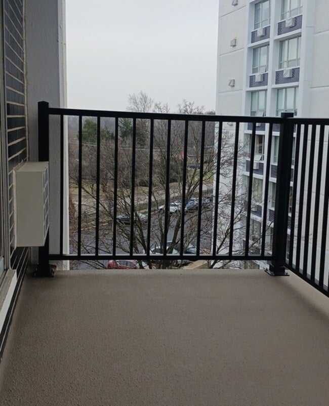 Building Photo - 8801 W Golf Rd