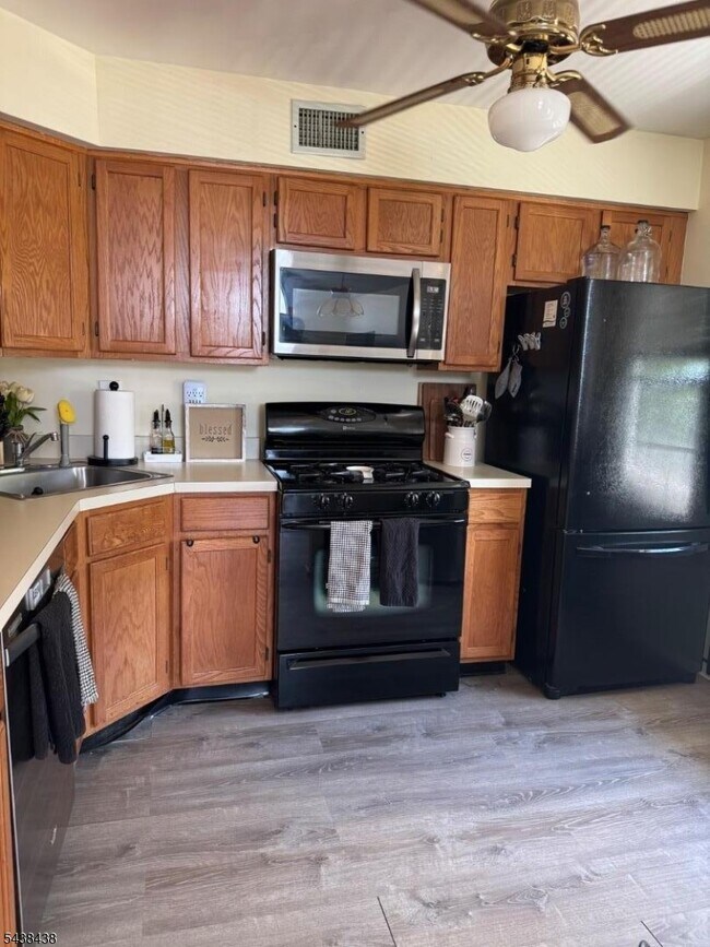 Building Photo - 1410 Pinhorn Dr
