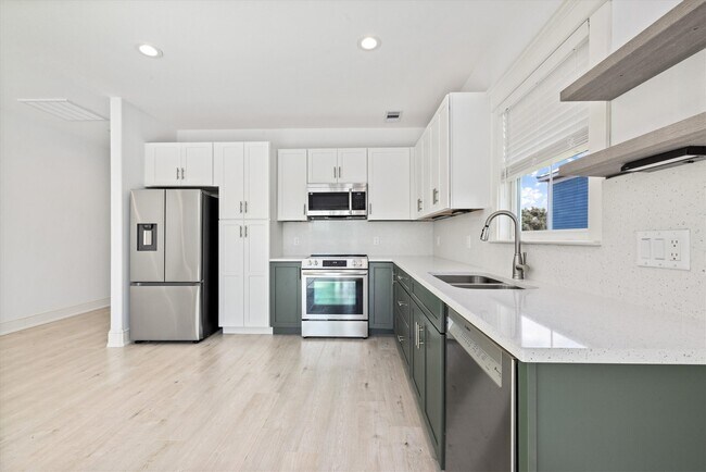 Building Photo - 2817 Avenue Q